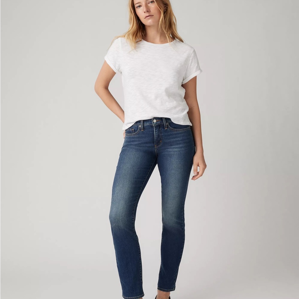 Levi's Women's Classic Blue Straight Jeans